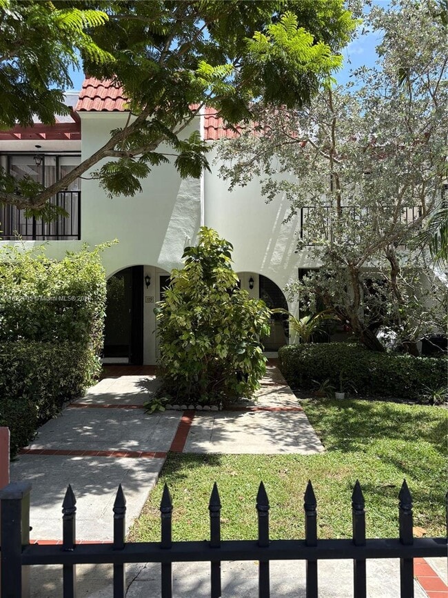 265 Grapetree Dr