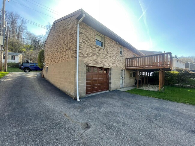 68 Lilmont Dr in Pittsburgh, PA - Building Photo - Building Photo