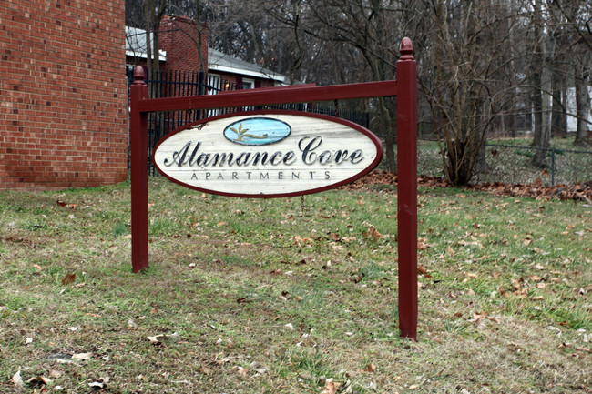 Alamance Church Apartments in Greensboro, NC - Foto de edificio - Building Photo