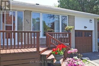 105 Park Ave in Newmarket, ON - Building Photo - Building Photo