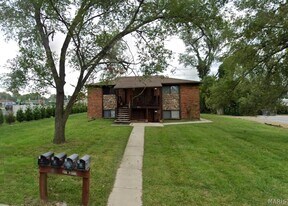5712 Pontiac Dr in Fairview Heights, IL - Building Photo