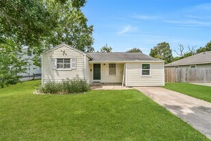 312 S Utah St in La Porte, TX - Building Photo