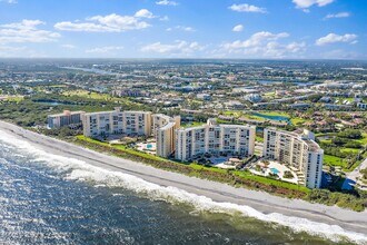 300 Ocean Trail Way, Unit 403 in Jupiter, FL - Foto de edificio - Building Photo