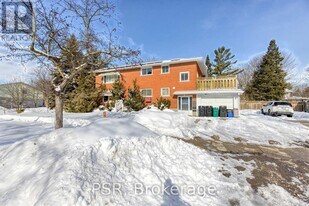 80 Westwood Dr in Kitchener, ON - Building Photo