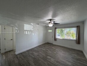 2740 SW 32nd Ave in Miami, FL - Building Photo - Building Photo