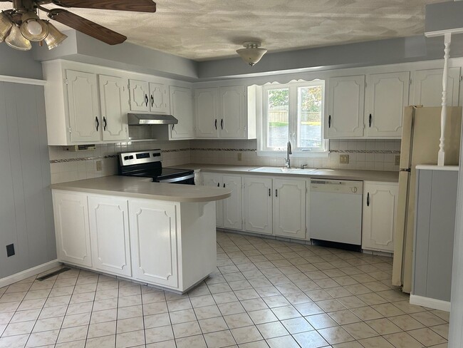26-30 Vine St in West Warwick, RI - Building Photo - Building Photo