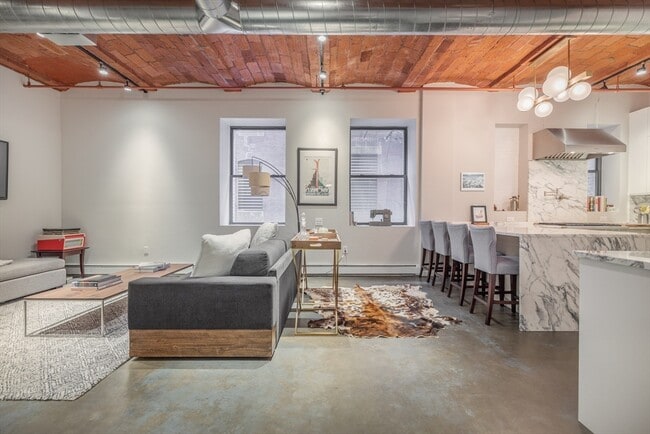 717 Atlantic Ave in Boston, MA - Building Photo - Building Photo