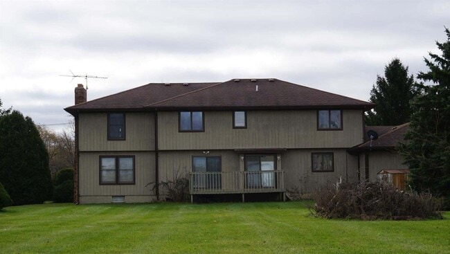 72 W Willis Rd in Saline, MI - Building Photo - Building Photo