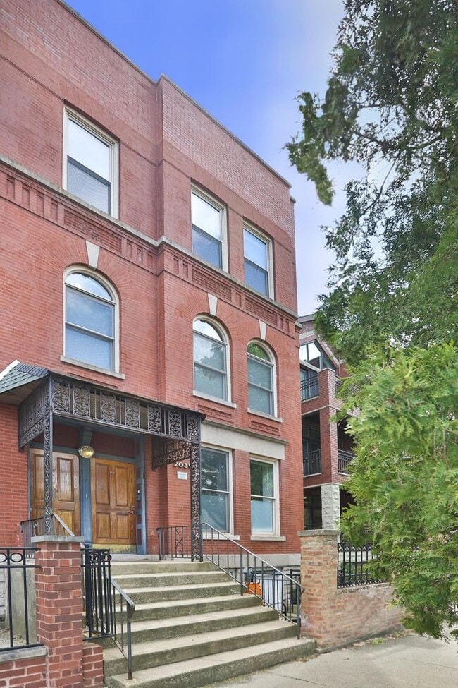 2039 W Erie St in Chicago, IL - Building Photo - Building Photo