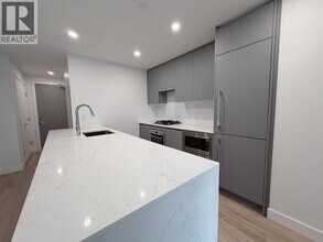 7977 Lansdowne Rd in Richmond, BC - Building Photo - Building Photo