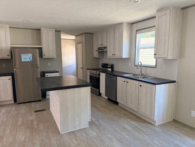 118 Clara St in Latta, SC - Building Photo - Building Photo