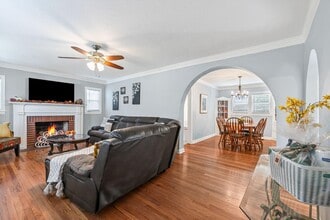 805 W Ash St in Columbia, MO - Building Photo - Building Photo