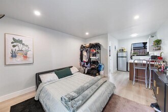 901 NE 40th St, Unit 2 in Oakland Park, FL - Foto de edificio - Building Photo