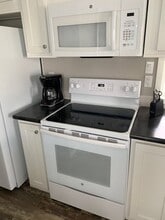 2580 NE Indian River Dr in Jensen Beach, FL - Foto de edificio - Building Photo