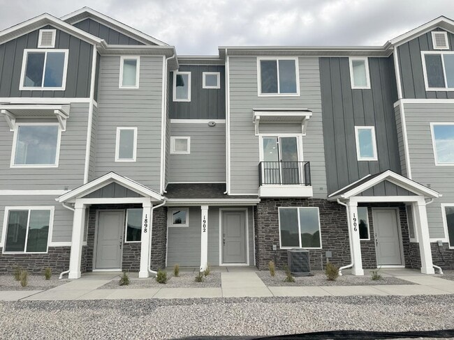 property at 1902 E Thunder Ln