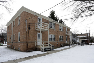 Blue Mound Crossing in Milwaukee, WI - Building Photo - Building Photo