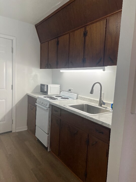 1708 Holloman Dr-Unit -Apt. #3 in Port Lavaca, TX - Building Photo