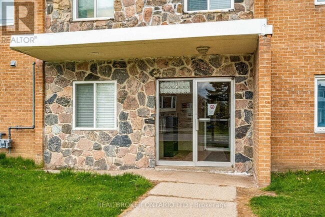 9 Princess St in Orangeville, ON - Building Photo - Building Photo