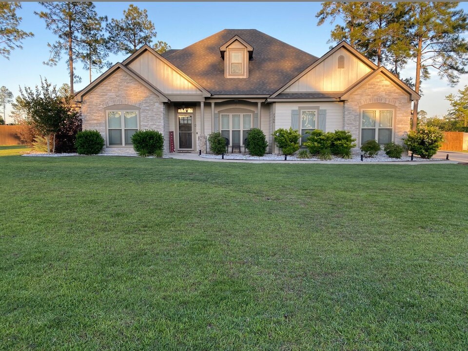 7366 Woodbend Trail in Hahira, GA - Building Photo