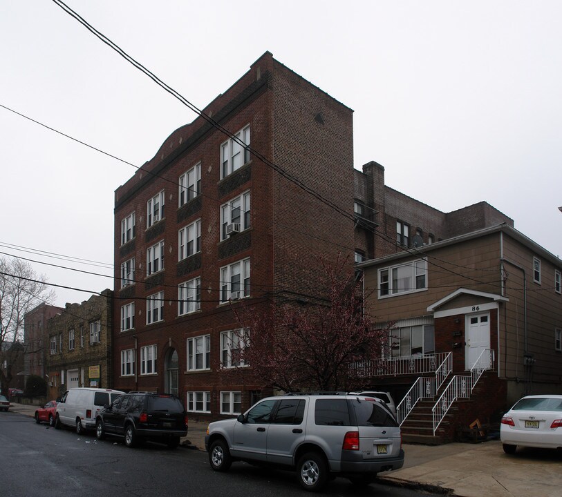 84 W 25th St in Bayonne, NJ - Building Photo