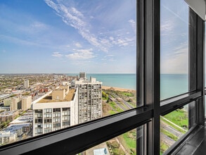 5415 N Sheridan Rd in Chicago, IL - Foto de edificio - Building Photo