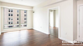 4 Emerson Pl in Boston, MA - Building Photo