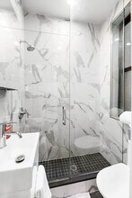 238 E 58th St in New York, NY - Building Photo - Building Photo