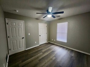 500A SE Chelsey Ln in Oak Grove, MO - Building Photo - Building Photo