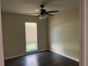 205 N Ormsby St, Unit #1 in Alvin, TX - Building Photo - Building Photo
