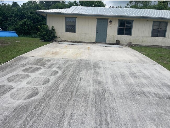 property at 817 King Orange Dr