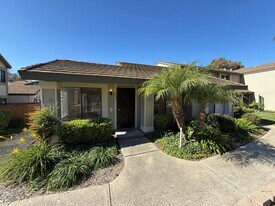 5237 Quemado Ct in San Diego, CA - Building Photo