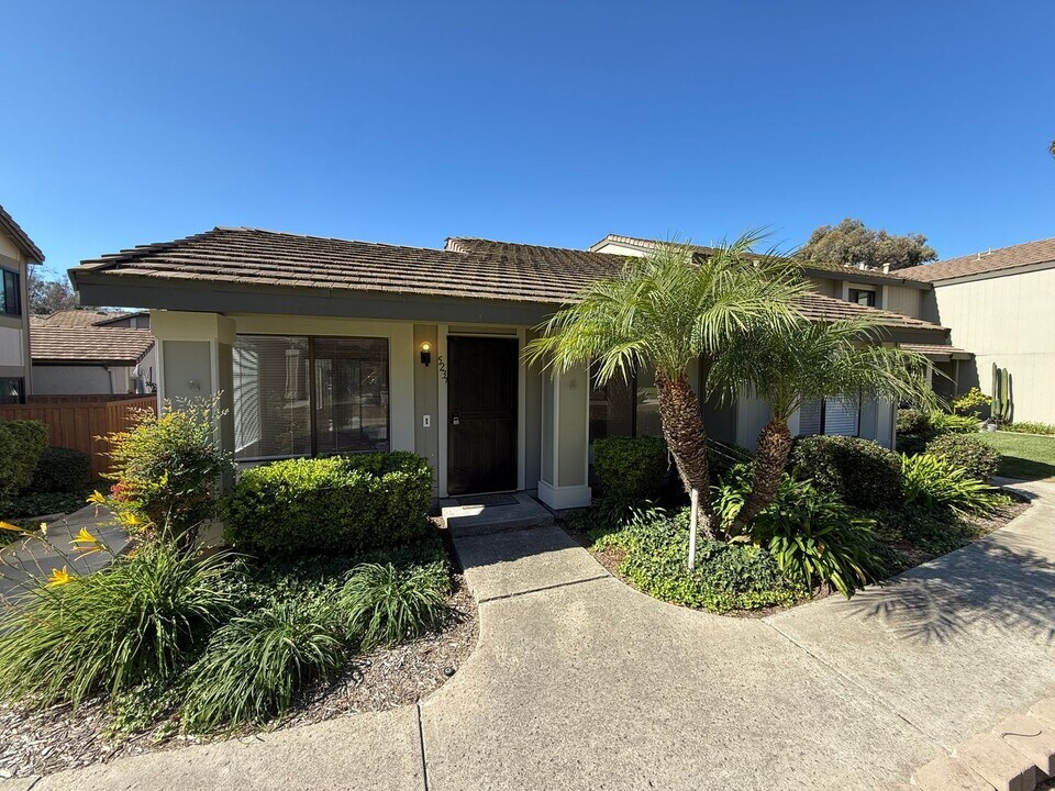 5237 Quemado Ct in San Diego, CA - Building Photo