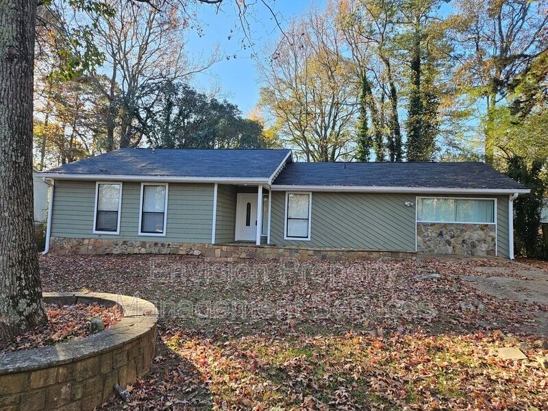 2987 Medina Dr in Jonesboro, GA - Building Photo