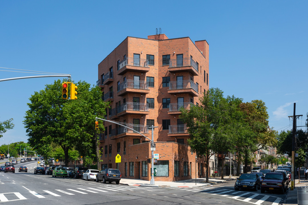 1395 Nelson Ave in Bronx, NY - Building Photo