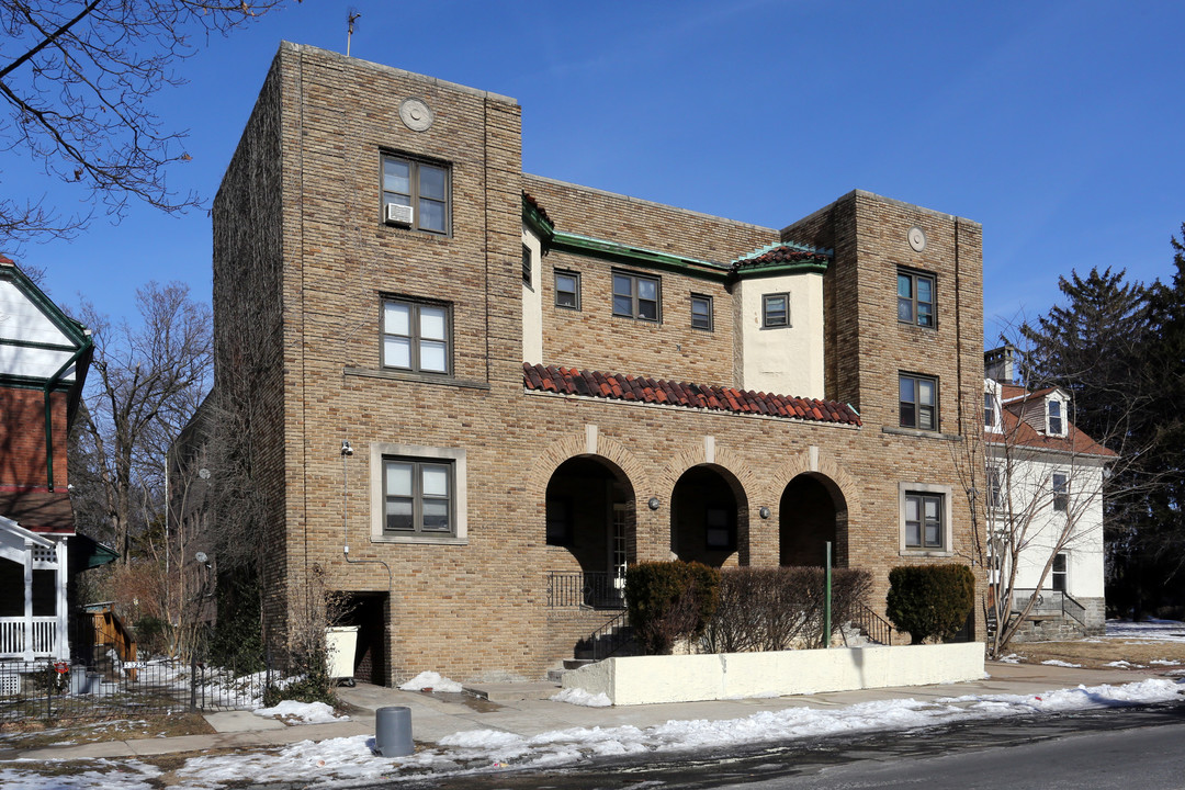 Wayne Iris Apartments in Philadelphia, PA - Building Photo