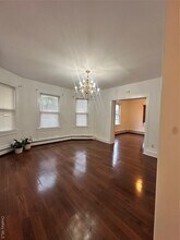 37 Redmond Ave in Bay Shore, NY - Building Photo - Building Photo