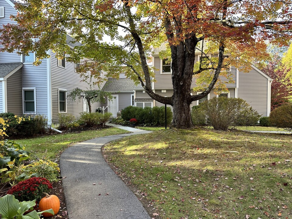 87 Canaan Rd in Salisbury, CT - Building Photo