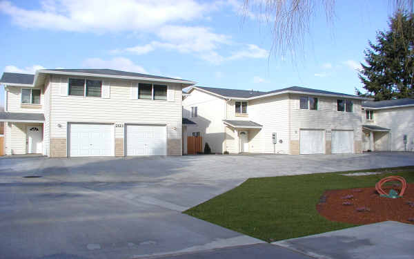 2119-2123 D St SE in Auburn, WA - Foto de edificio