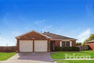 1310 Cloyne Dr in Arlington, TX - Building Photo