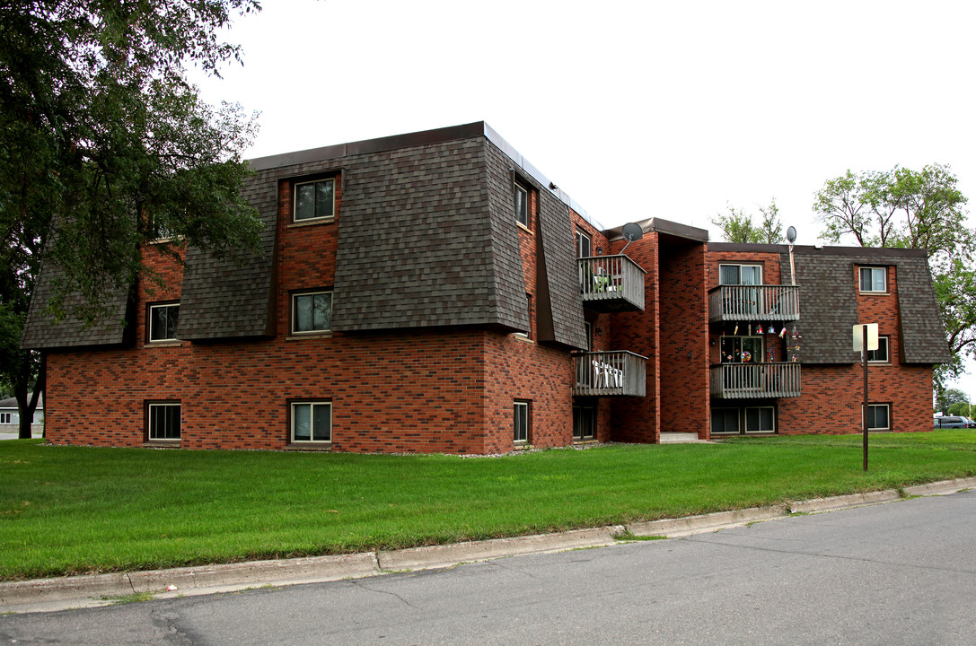 Southview Terrace Apartments in Hutchinson, MN - Building Photo