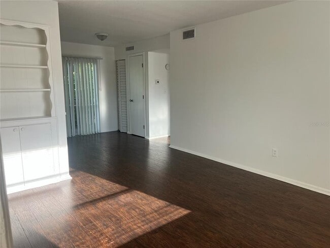 8325 7th Way N in St. Petersburg, FL - Foto de edificio - Building Photo