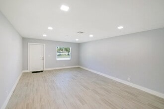 9126 Roan Ln in West Palm Beach, FL - Foto de edificio - Building Photo