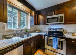 120 Worthen Rd, Unit 22 in Lexington, MA - Building Photo - Building Photo