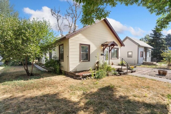 property at 1263 E 2nd St