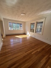 32-34 Fessenden Rd, Unit 2 in Arlington, MA - Foto de edificio - Building Photo