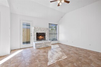 1114 Lochmoor Ln in Pearland, TX - Building Photo - Building Photo