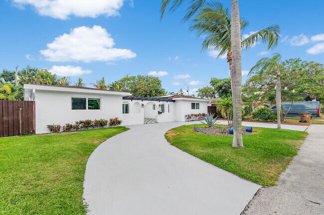 904 SE 13th Ct in Deerfield Beach, FL - Building Photo - Building Photo