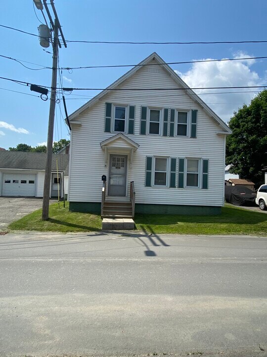 14 Veteran Ct in Waterville, ME - Foto de edificio
