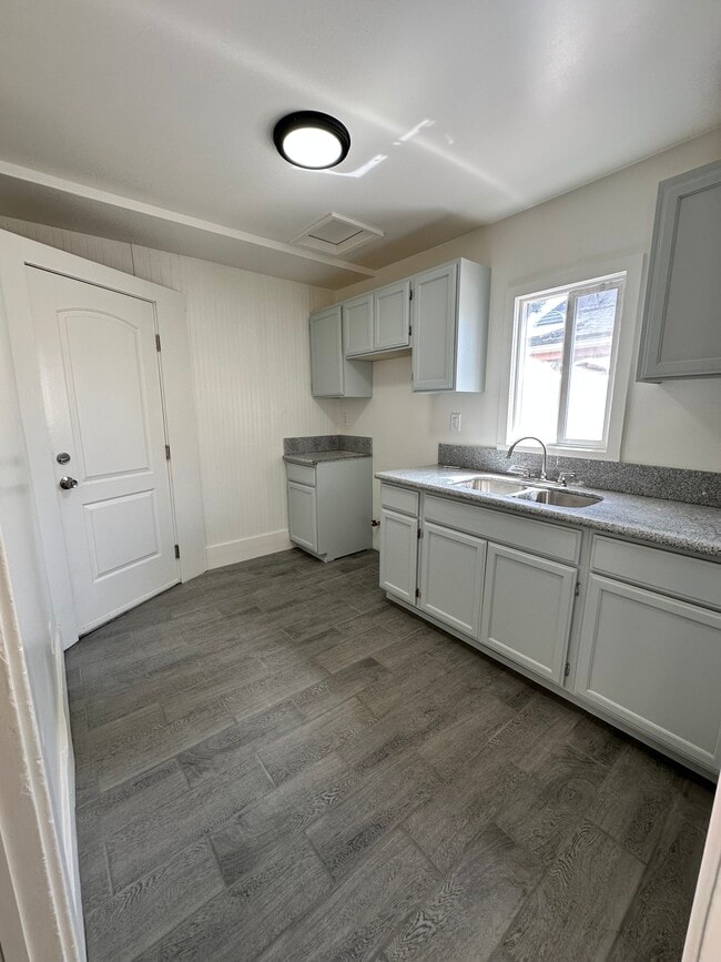 957 W 45th St, Unit 45th in Los Angeles, CA - Building Photo - Building Photo
