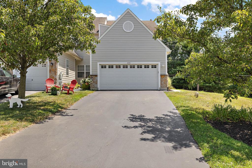 606 Cork Cir in West Chester, PA - Building Photo